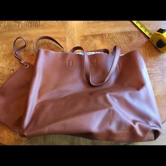 REVERSIBLE TOTE !  - Picture 7 of 8